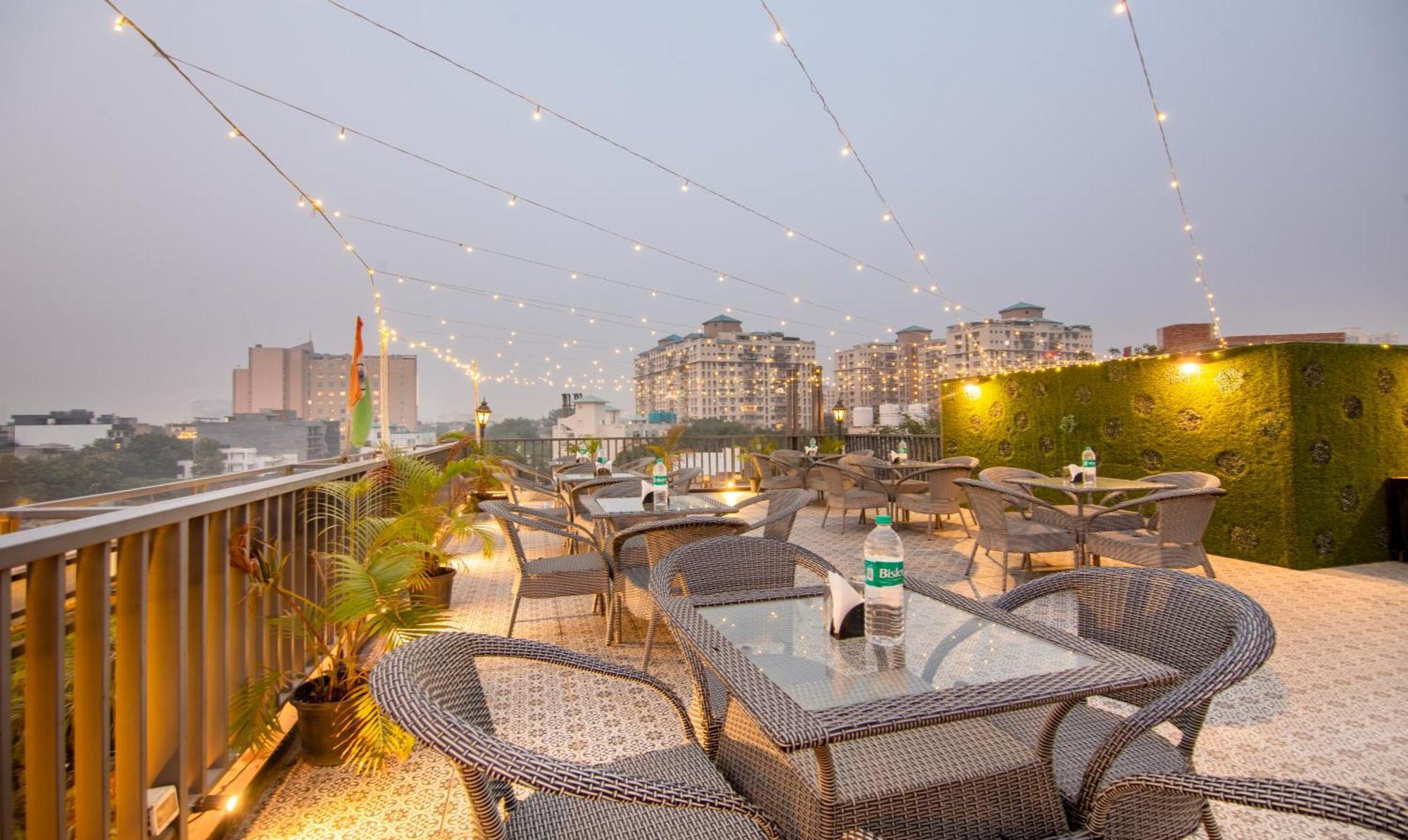 Super Townhouse Sushant Lok Phase 1 Formerly Hotel Neven Gurgaon Esterno foto
