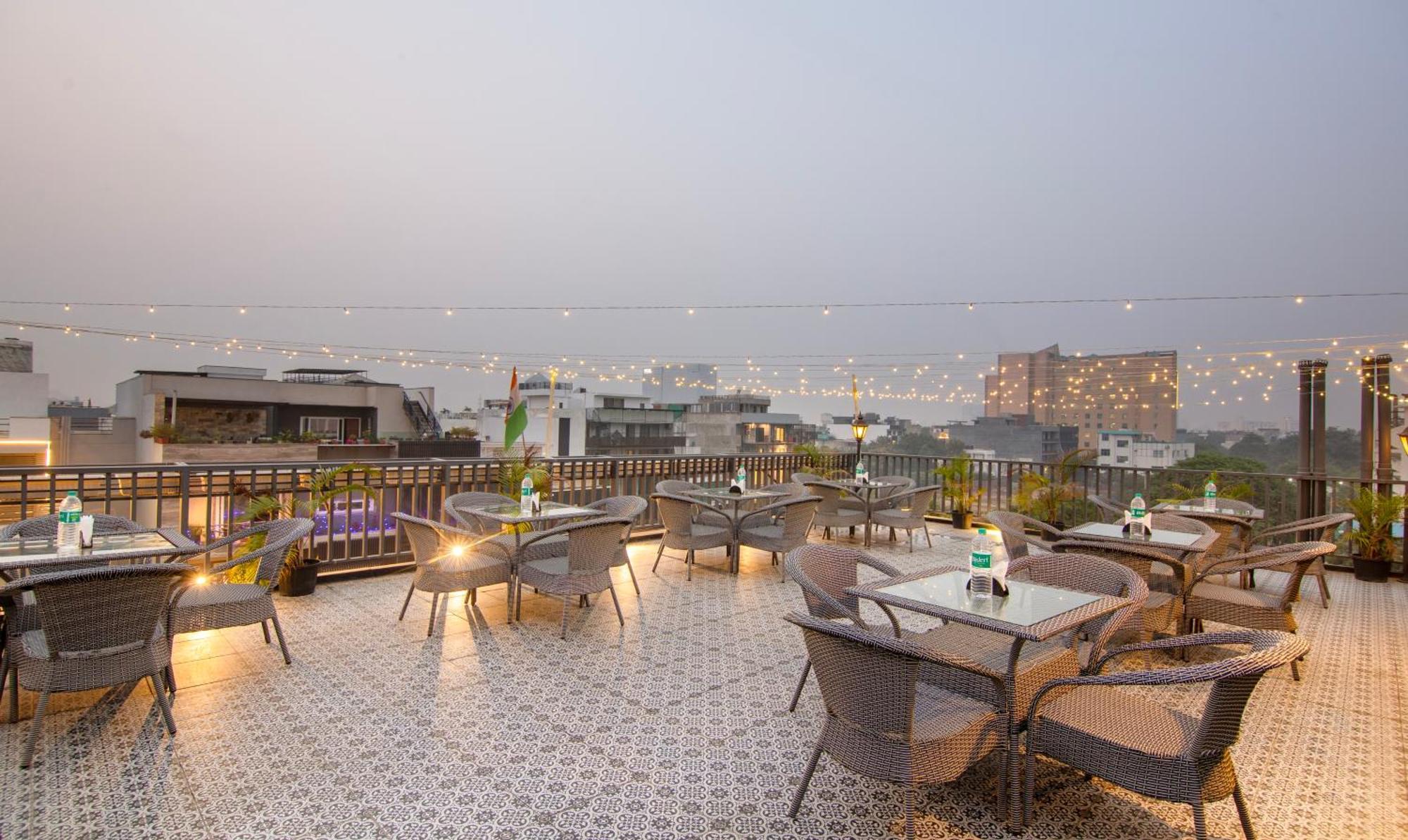 Super Townhouse Sushant Lok Phase 1 Formerly Hotel Neven Gurgaon Esterno foto