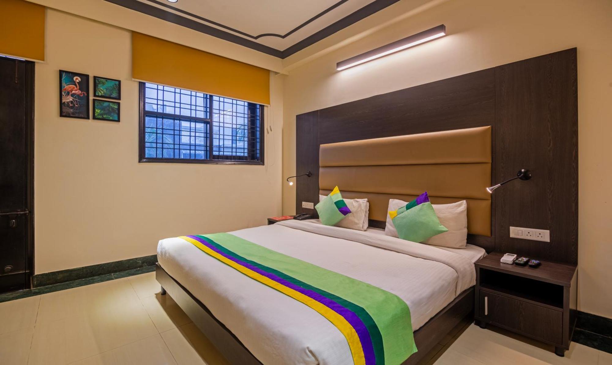 Super Townhouse Sushant Lok Phase 1 Formerly Hotel Neven Gurgaon Esterno foto