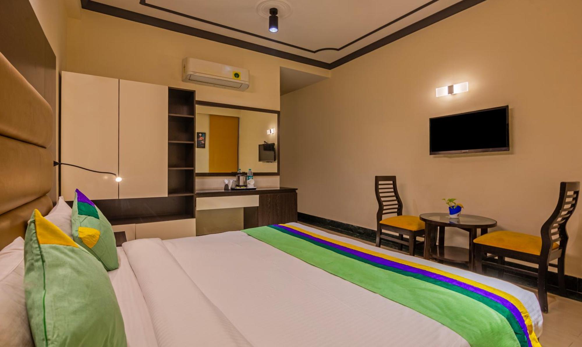 Super Townhouse Sushant Lok Phase 1 Formerly Hotel Neven Gurgaon Esterno foto