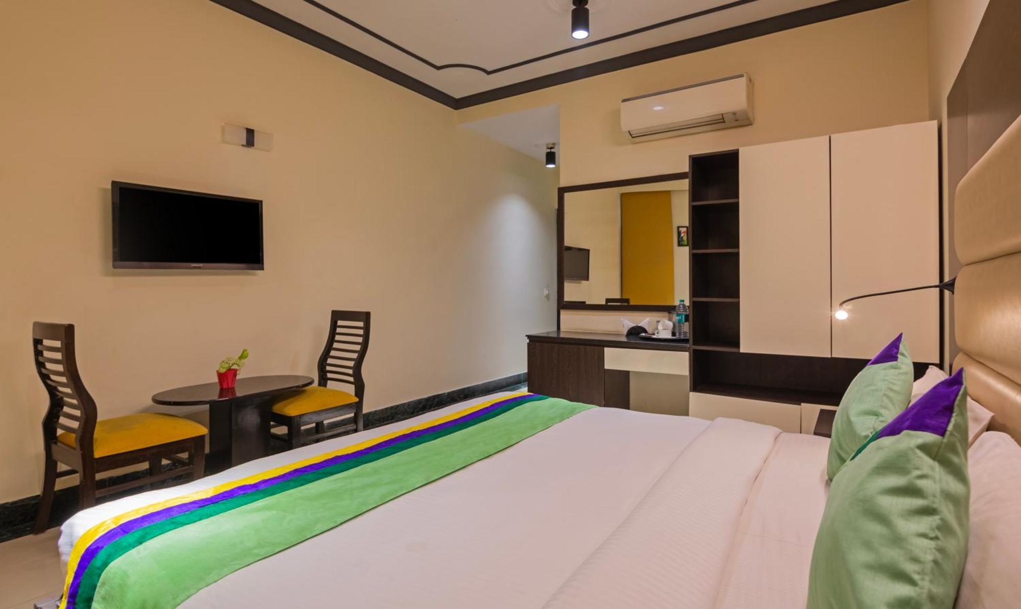Super Townhouse Sushant Lok Phase 1 Formerly Hotel Neven Gurgaon Esterno foto
