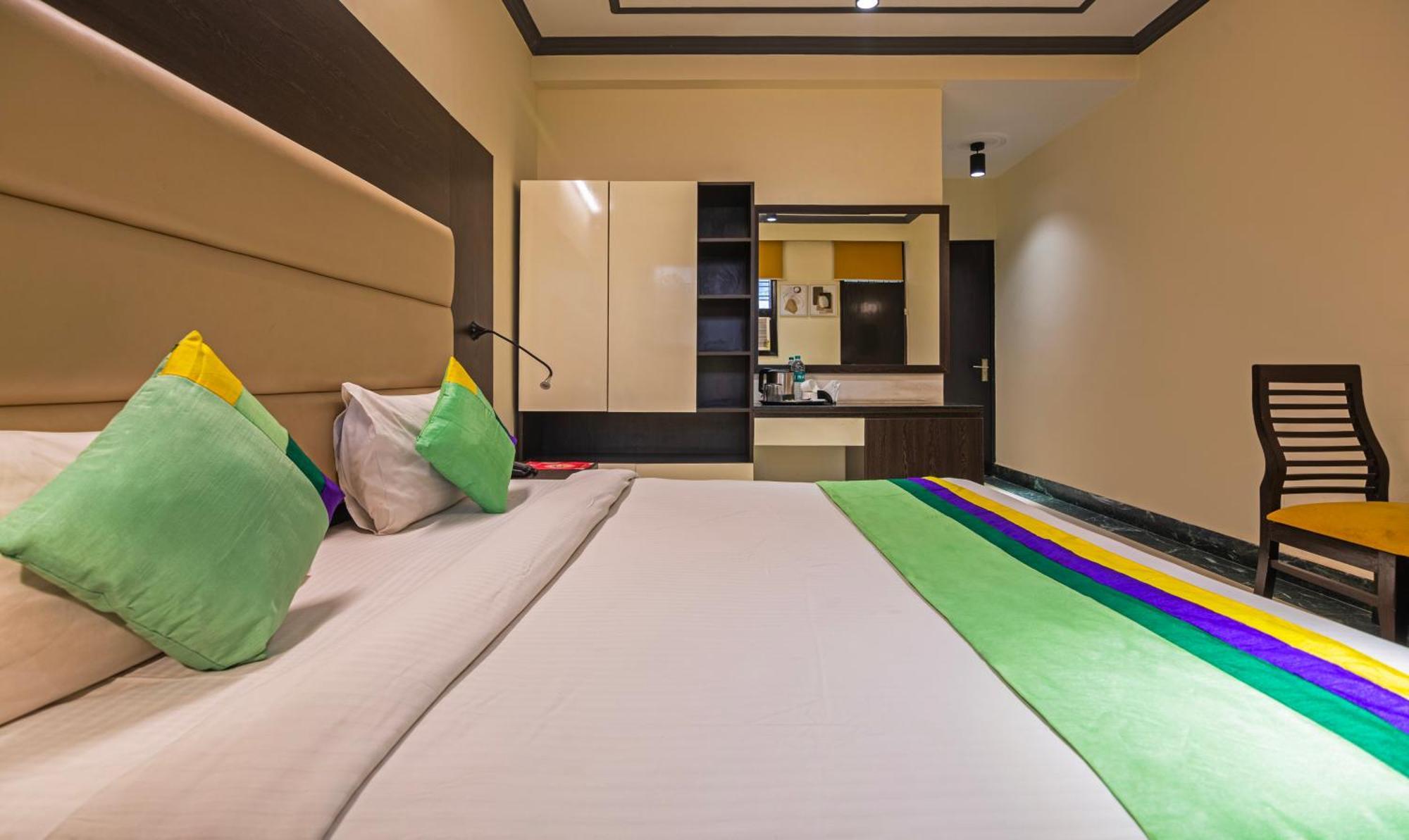 Super Townhouse Sushant Lok Phase 1 Formerly Hotel Neven Gurgaon Esterno foto