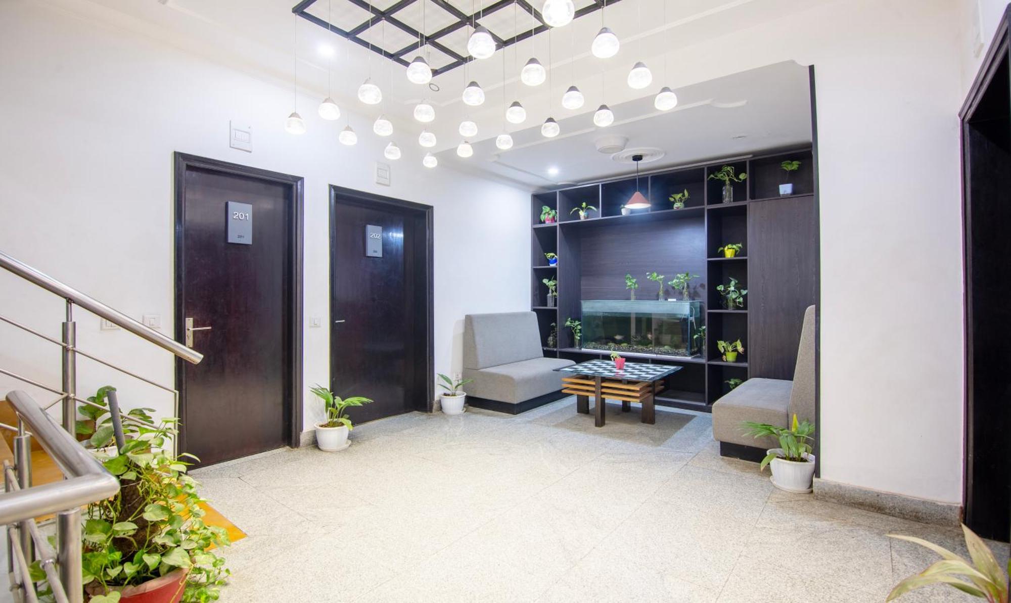 Super Townhouse Sushant Lok Phase 1 Formerly Hotel Neven Gurgaon Esterno foto