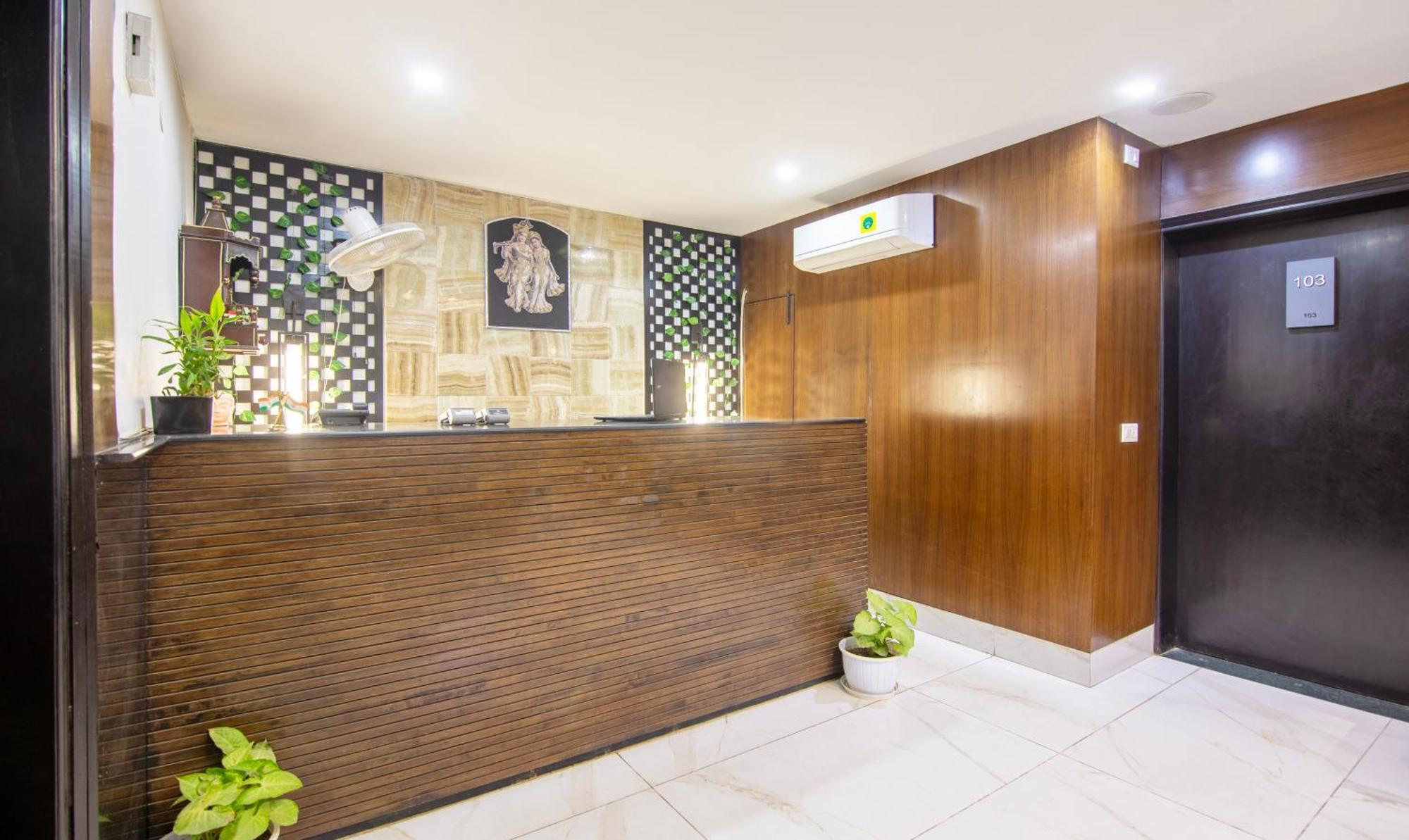 Super Townhouse Sushant Lok Phase 1 Formerly Hotel Neven Gurgaon Esterno foto