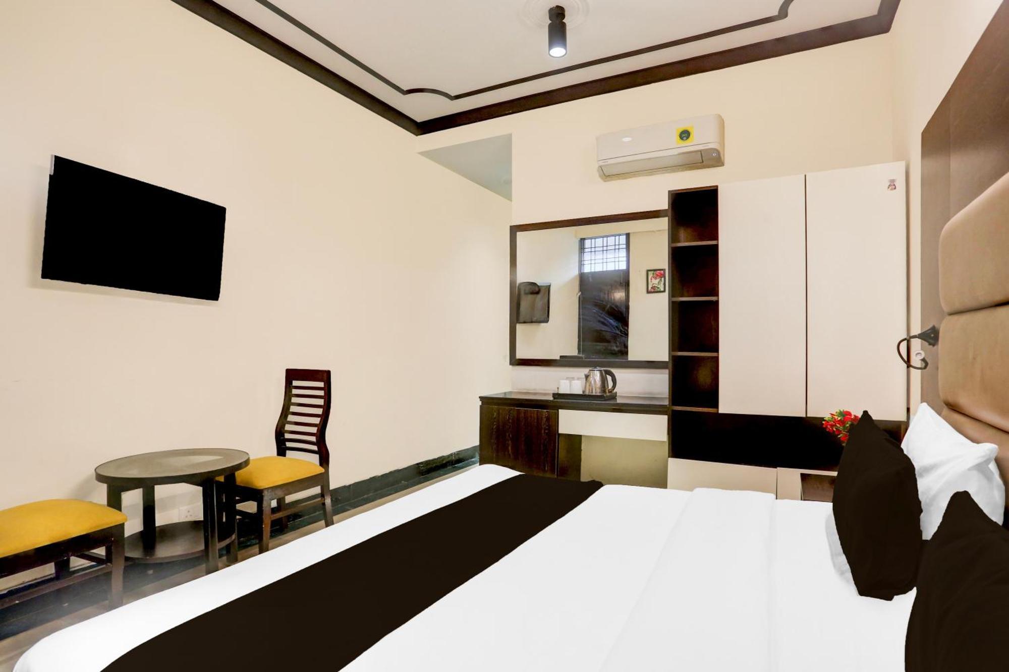 Super Townhouse Sushant Lok Phase 1 Formerly Hotel Neven Gurgaon Esterno foto