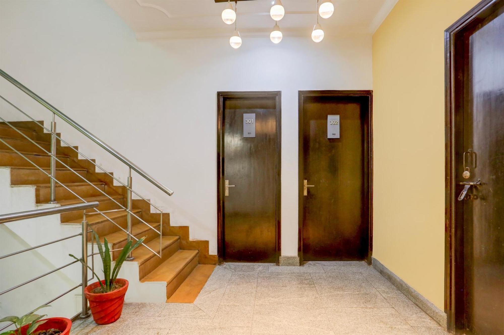 Super Townhouse Sushant Lok Phase 1 Formerly Hotel Neven Gurgaon Esterno foto
