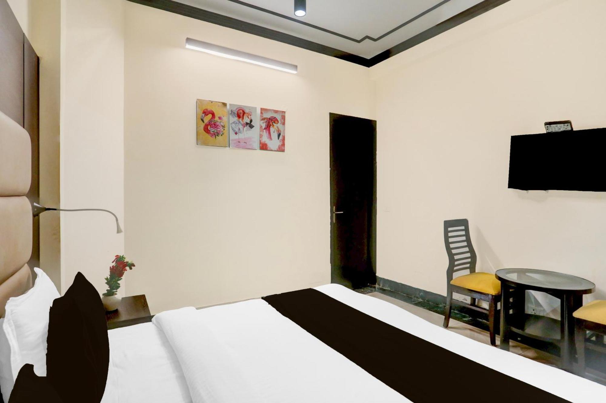 Super Townhouse Sushant Lok Phase 1 Formerly Hotel Neven Gurgaon Esterno foto