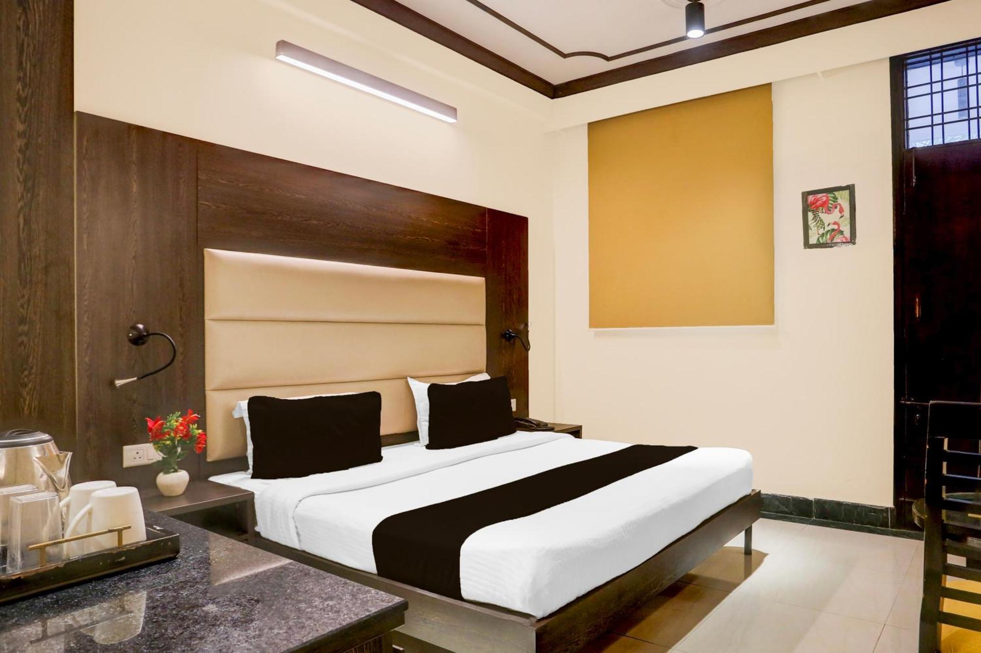 Super Townhouse Sushant Lok Phase 1 Formerly Hotel Neven Gurgaon Esterno foto