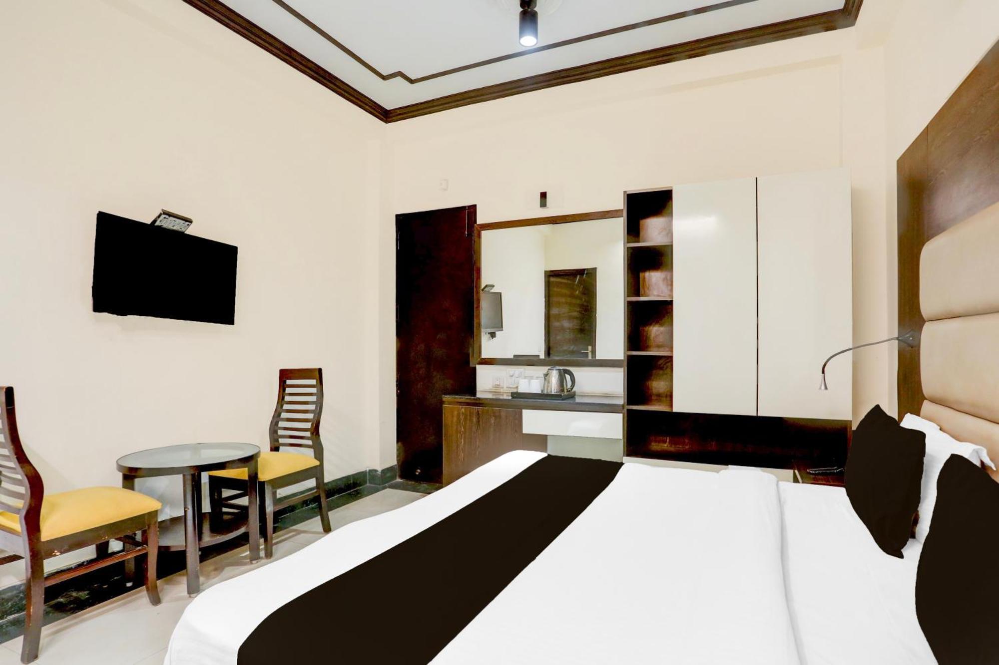 Super Townhouse Sushant Lok Phase 1 Formerly Hotel Neven Gurgaon Esterno foto