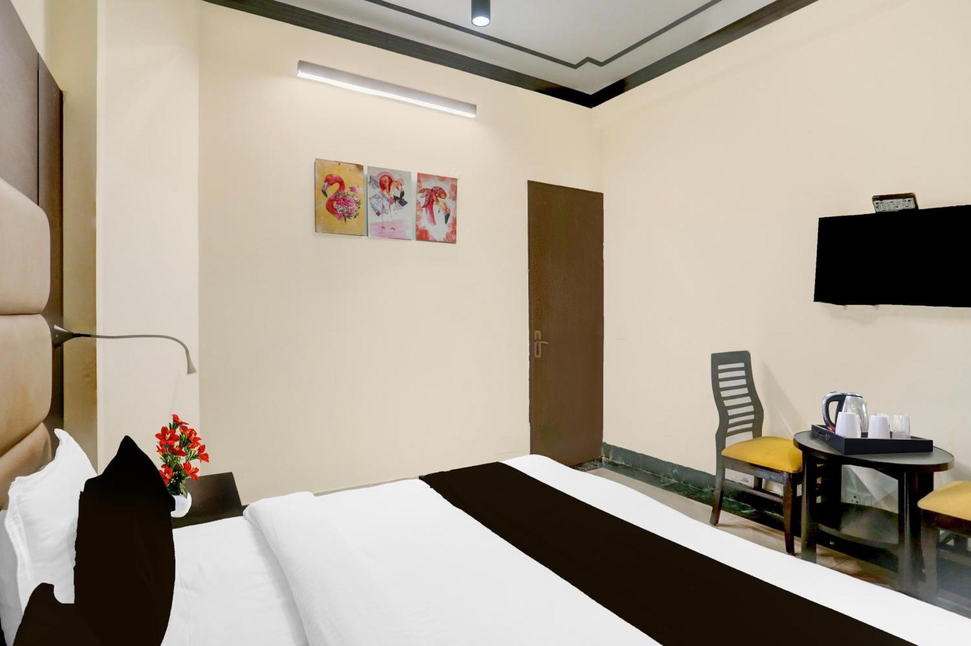 Super Townhouse Sushant Lok Phase 1 Formerly Hotel Neven Gurgaon Esterno foto