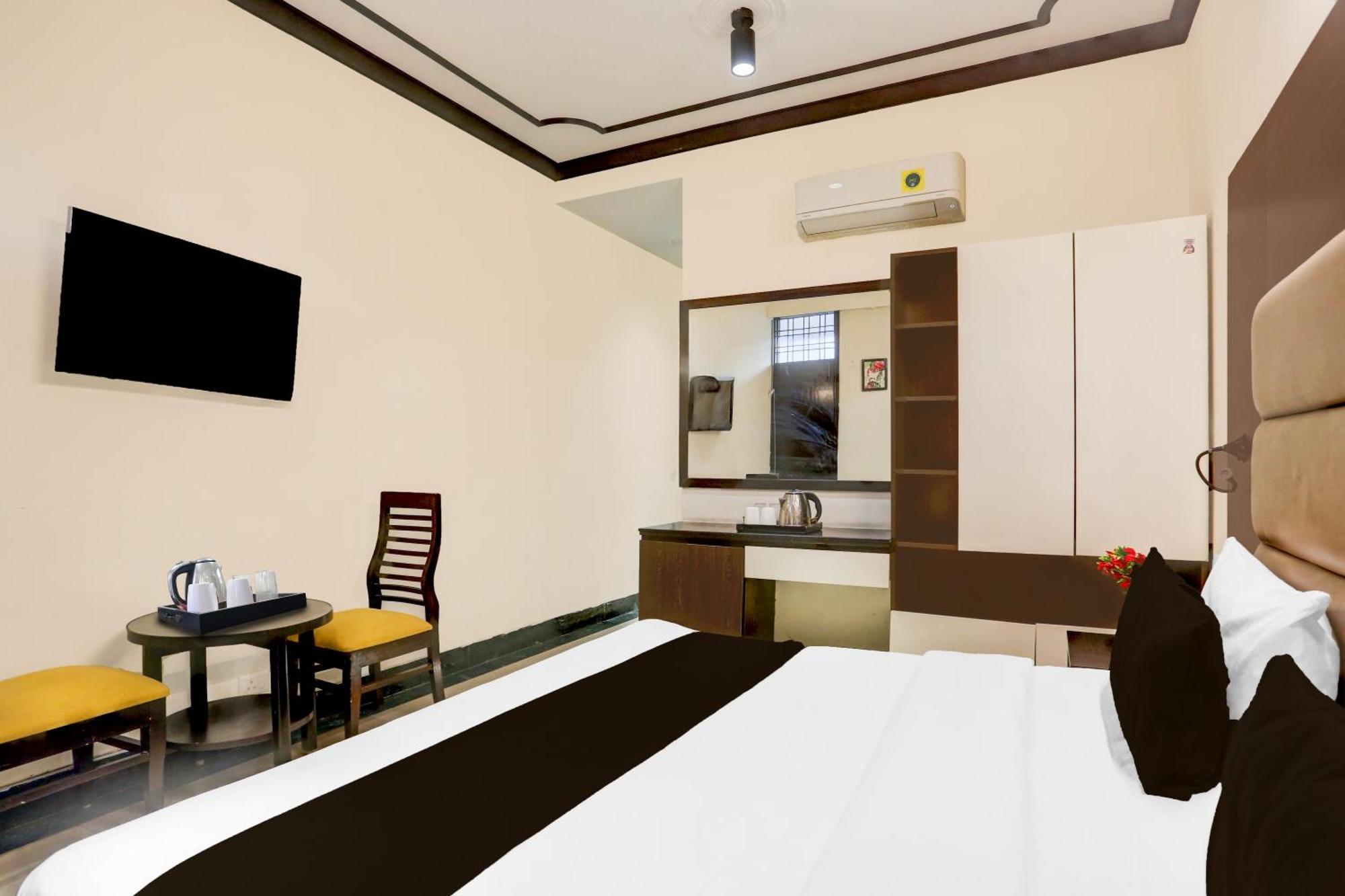 Super Townhouse Sushant Lok Phase 1 Formerly Hotel Neven Gurgaon Esterno foto