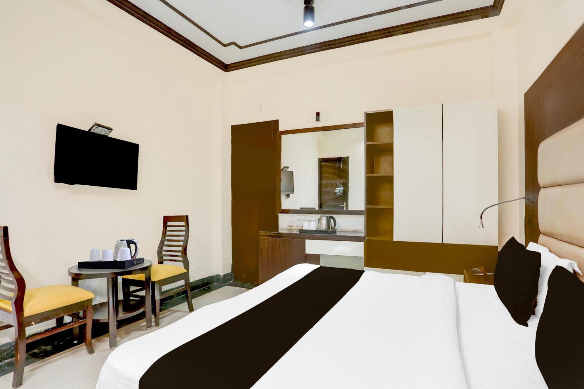 Super Townhouse Sushant Lok Phase 1 Formerly Hotel Neven Gurgaon Esterno foto