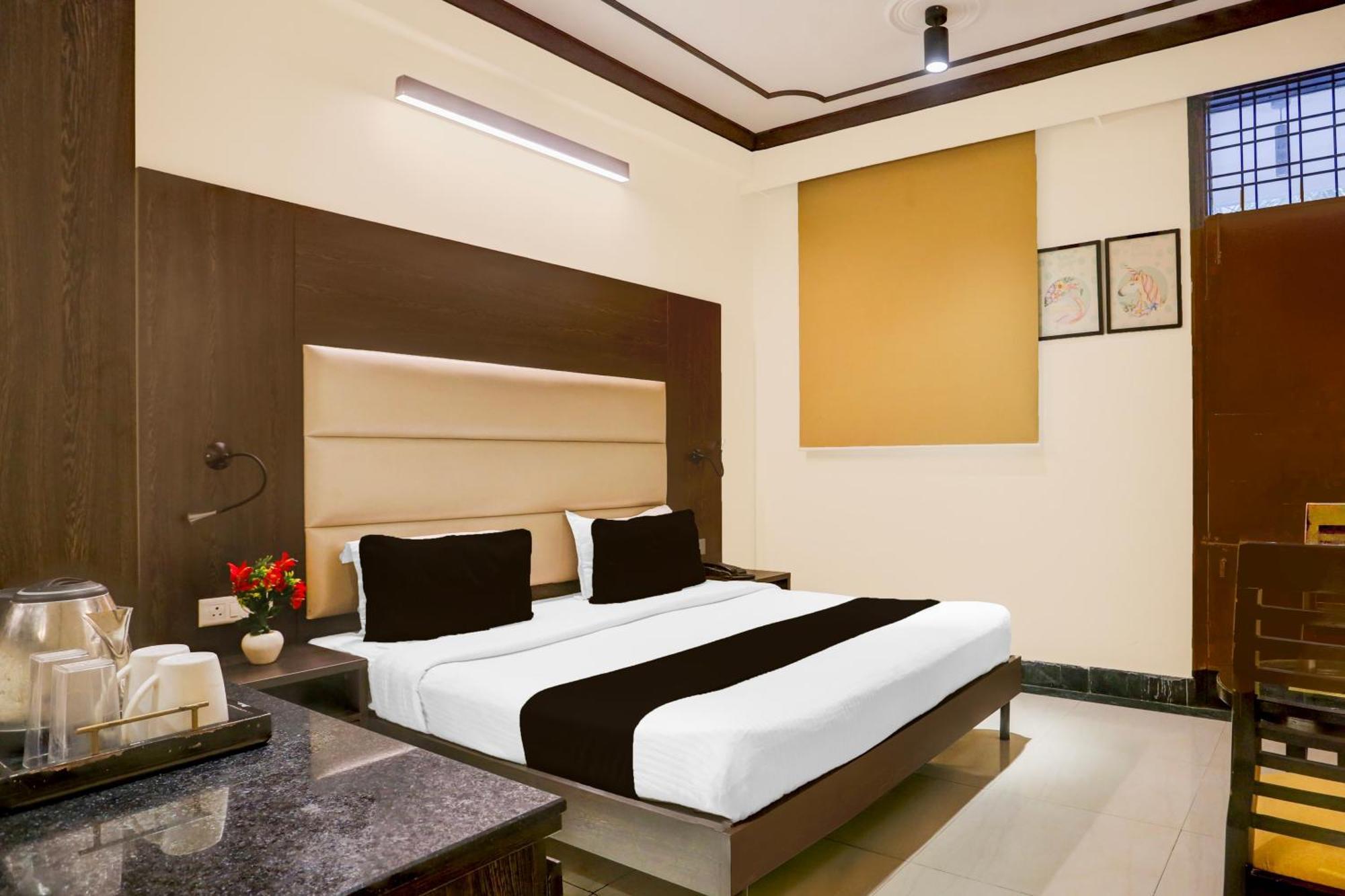 Super Townhouse Sushant Lok Phase 1 Formerly Hotel Neven Gurgaon Esterno foto