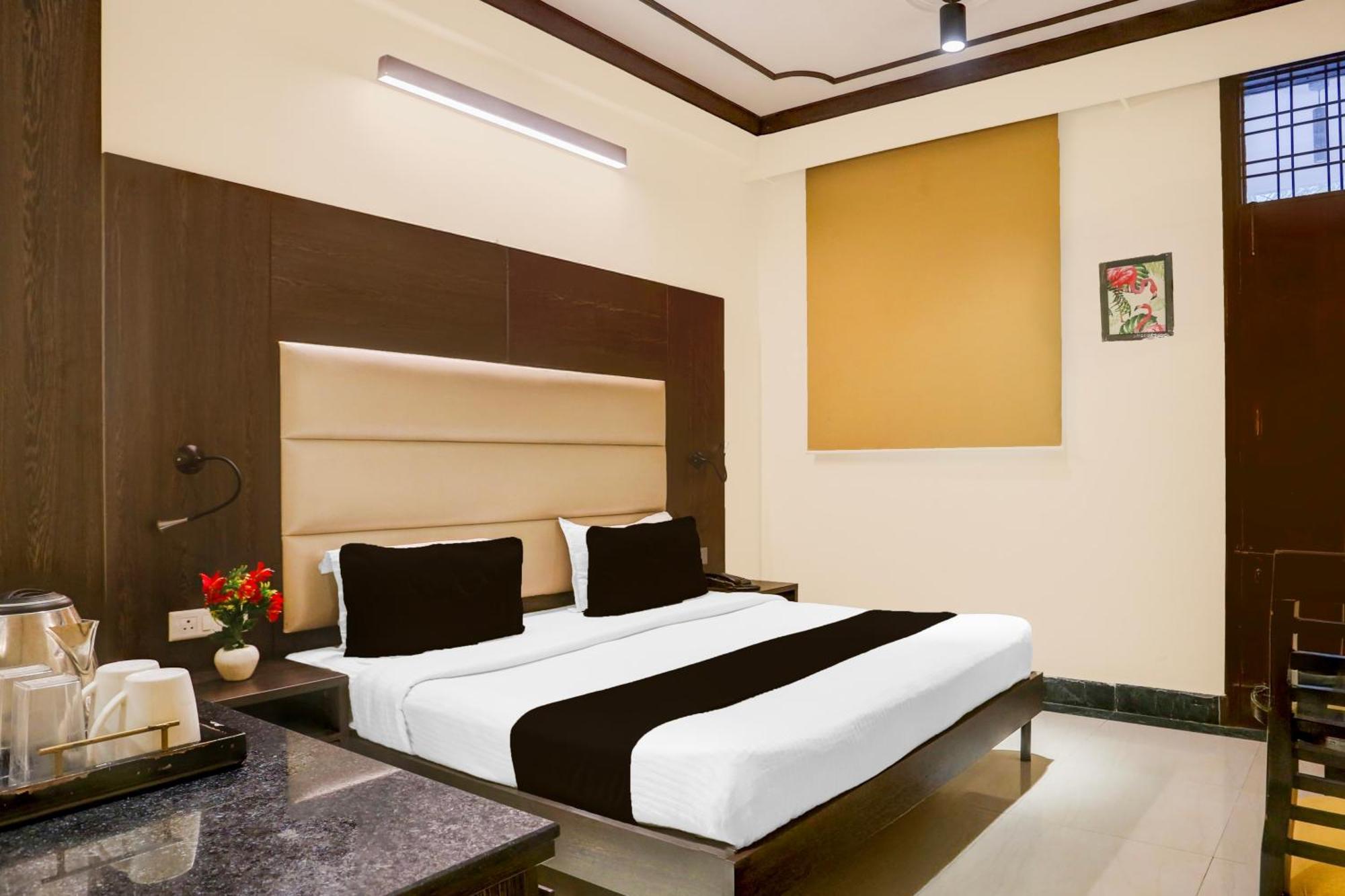 Super Townhouse Sushant Lok Phase 1 Formerly Hotel Neven Gurgaon Esterno foto